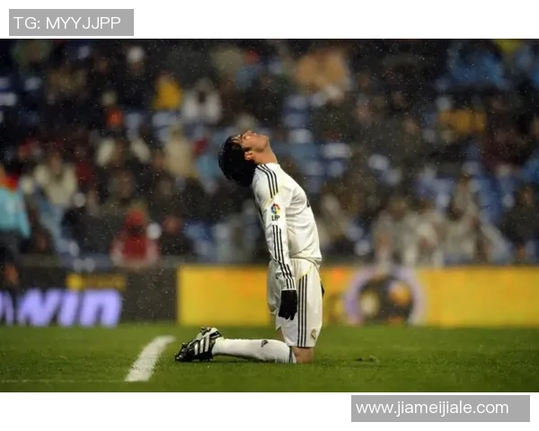 天下足球球星一球成名传奇瞬间背后的坚持与荣耀