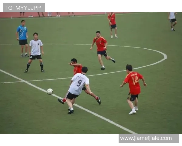 聚焦足球球星马累从草根奋斗到绿茵赛场传奇崛起之路 聚焦足球球星马累从草根奋斗到绿茵赛场传奇崛起之路